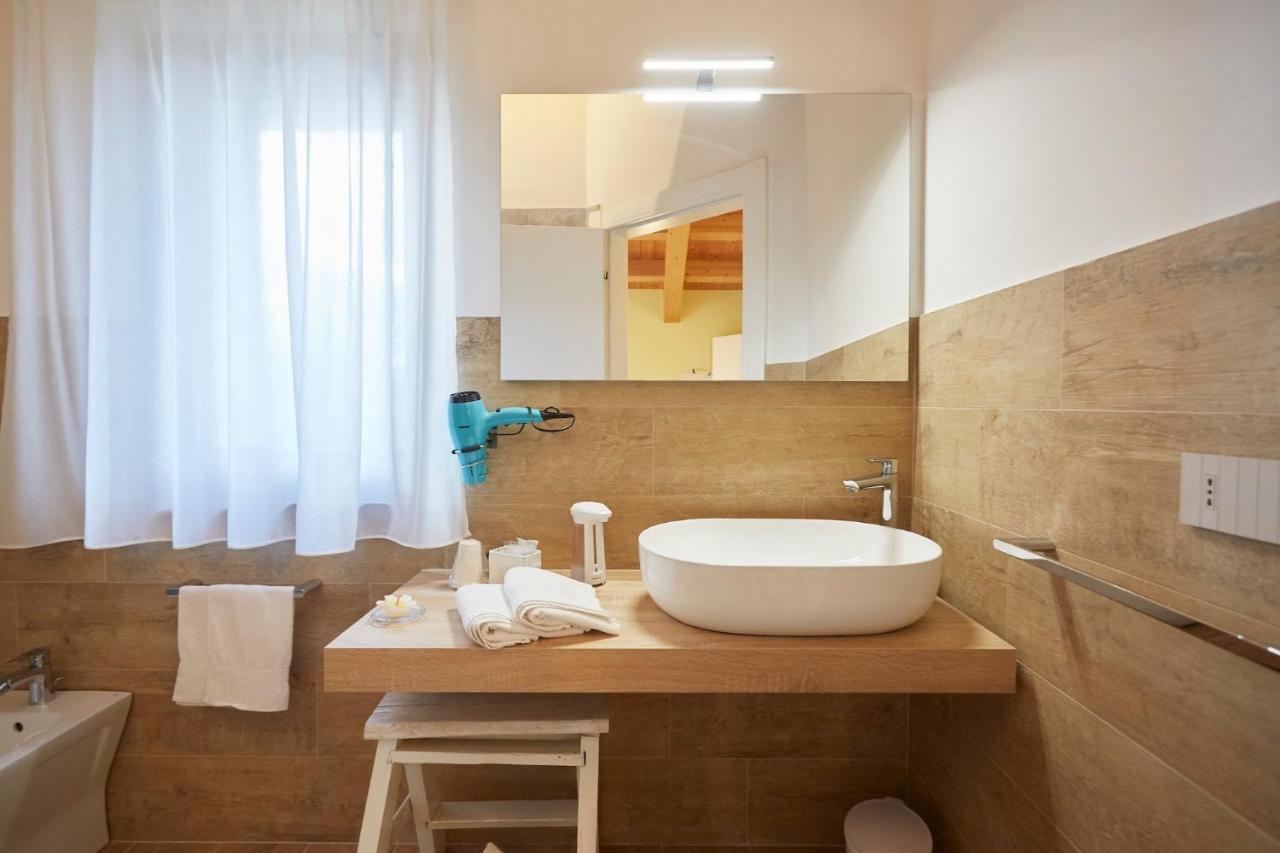 Agriturismo Nido Delle Rondini Macerata Bagian luar foto
