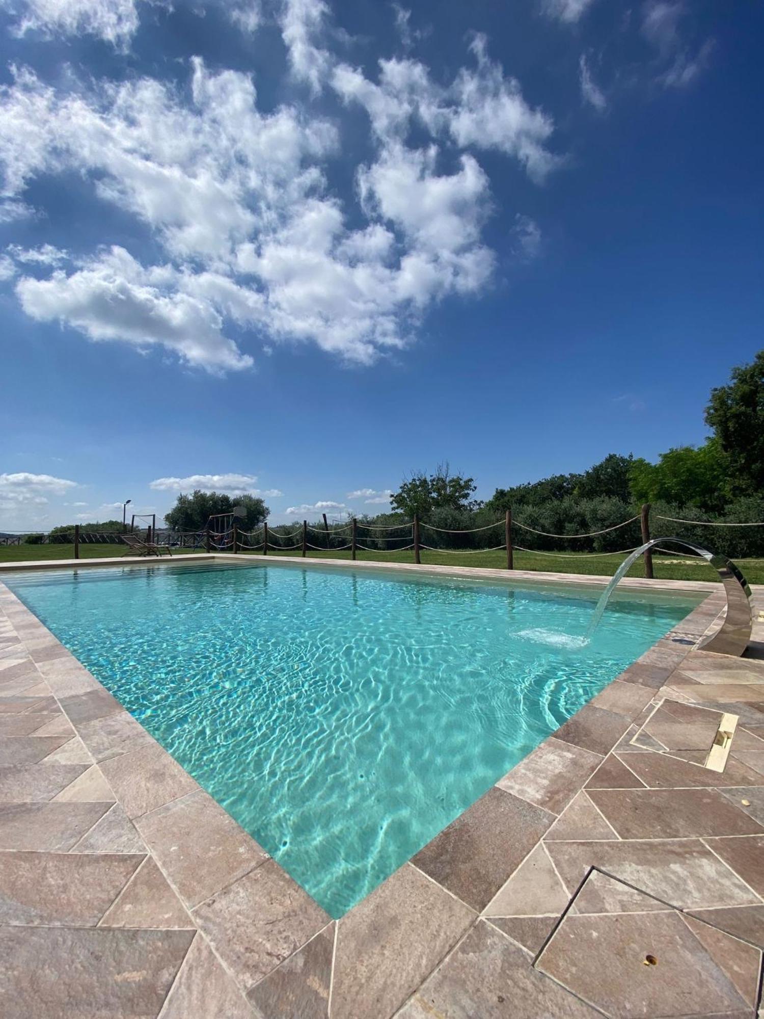 Agriturismo Nido Delle Rondini Macerata Bagian luar foto