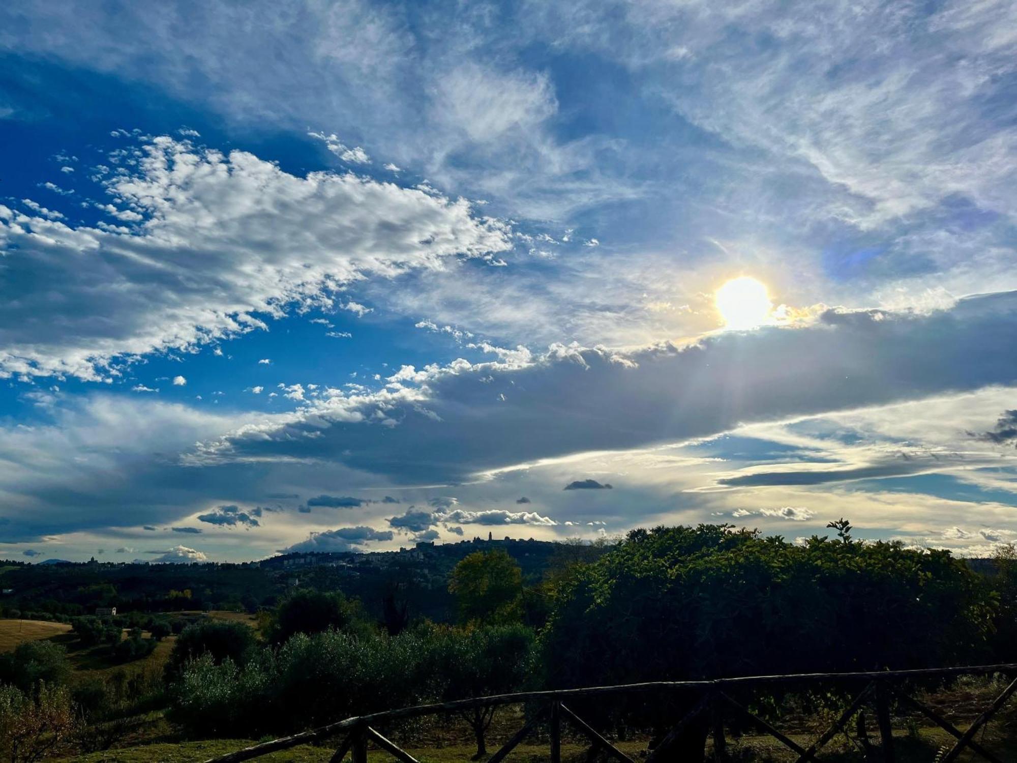 Agriturismo Nido Delle Rondini Macerata Bagian luar foto